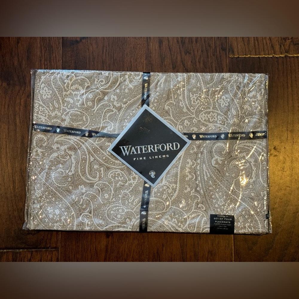 Set of 4 Waterford Fine Linens Esmeralda Placemats in Taupe - new in package